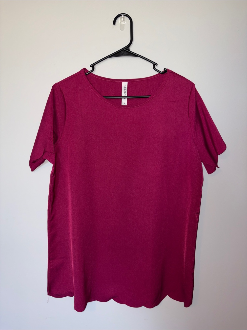 Women's Short Sleeve Top in Raspberry Scalloped Trim